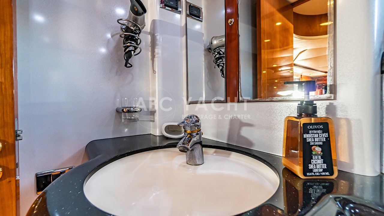 SUNSEEKER Manhattan 74 2001