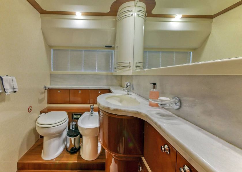FERRETTI 76 2004