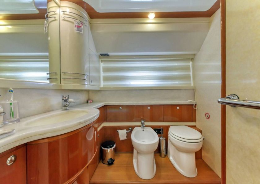FERRETTI 76 2004