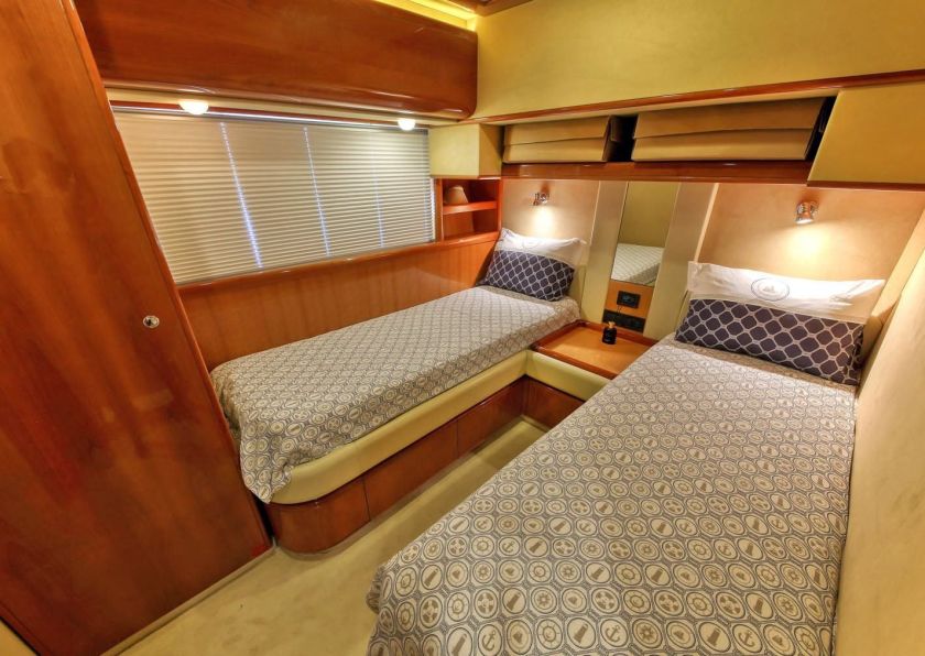 FERRETTI 76 2004