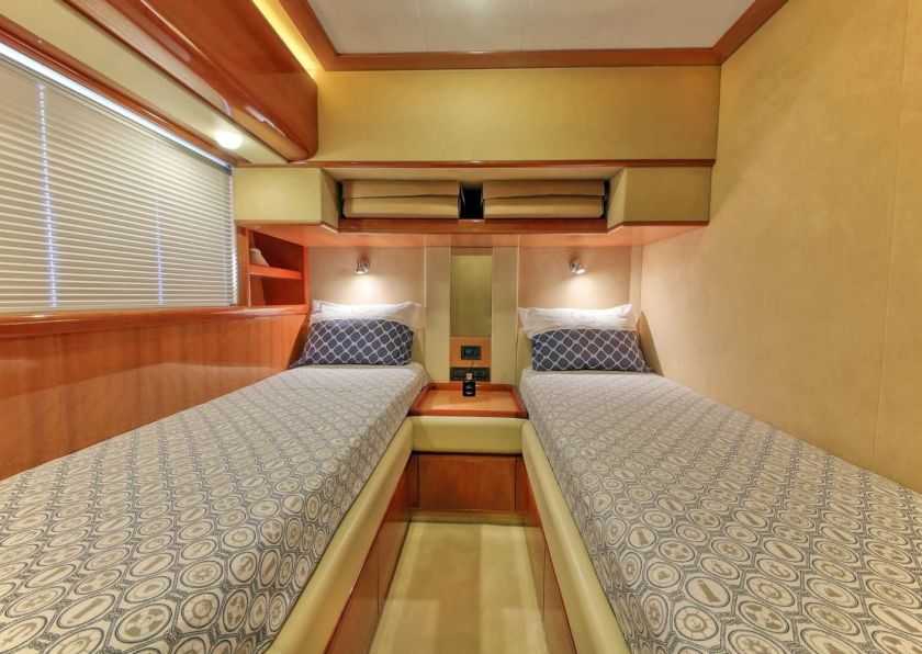 FERRETTI 76 2004