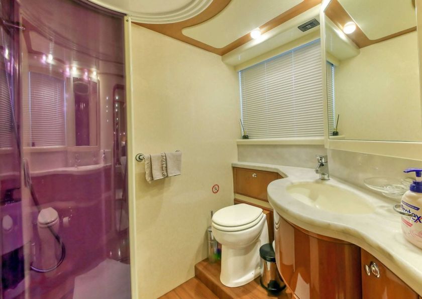 FERRETTI 76 2004