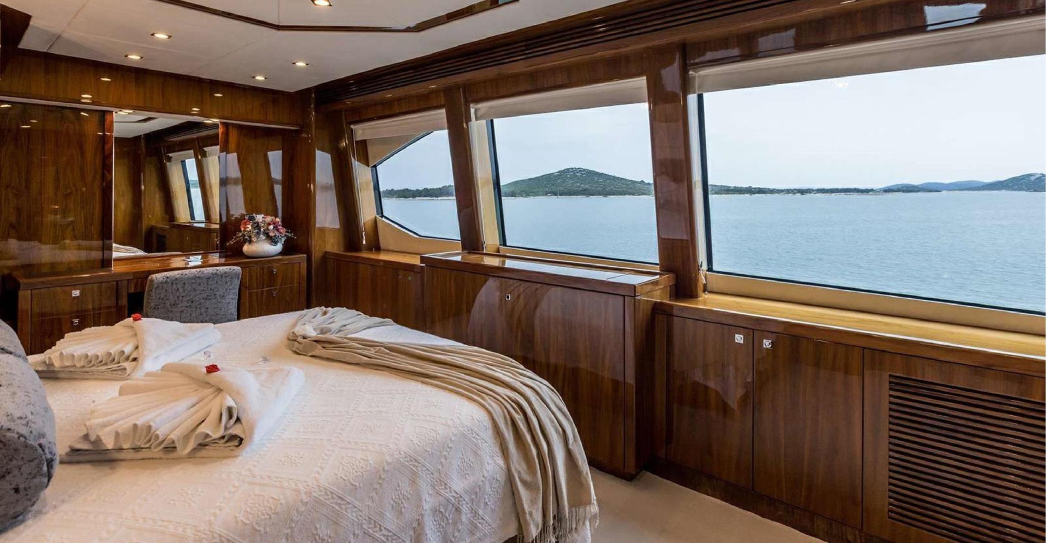 SUNSEEKER 37 Metre Yacht 2010