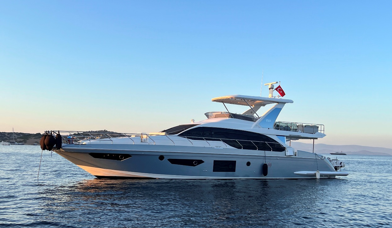 AZIMUT 66 2019