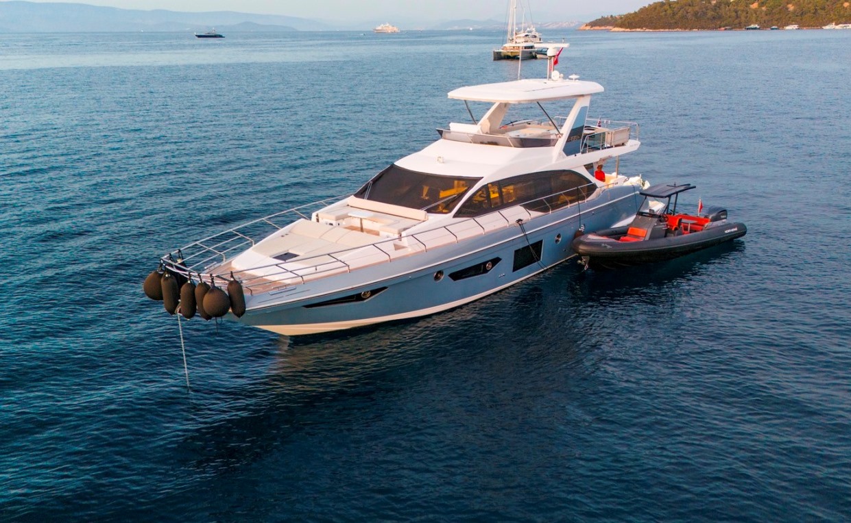 AZIMUT 66 2019
