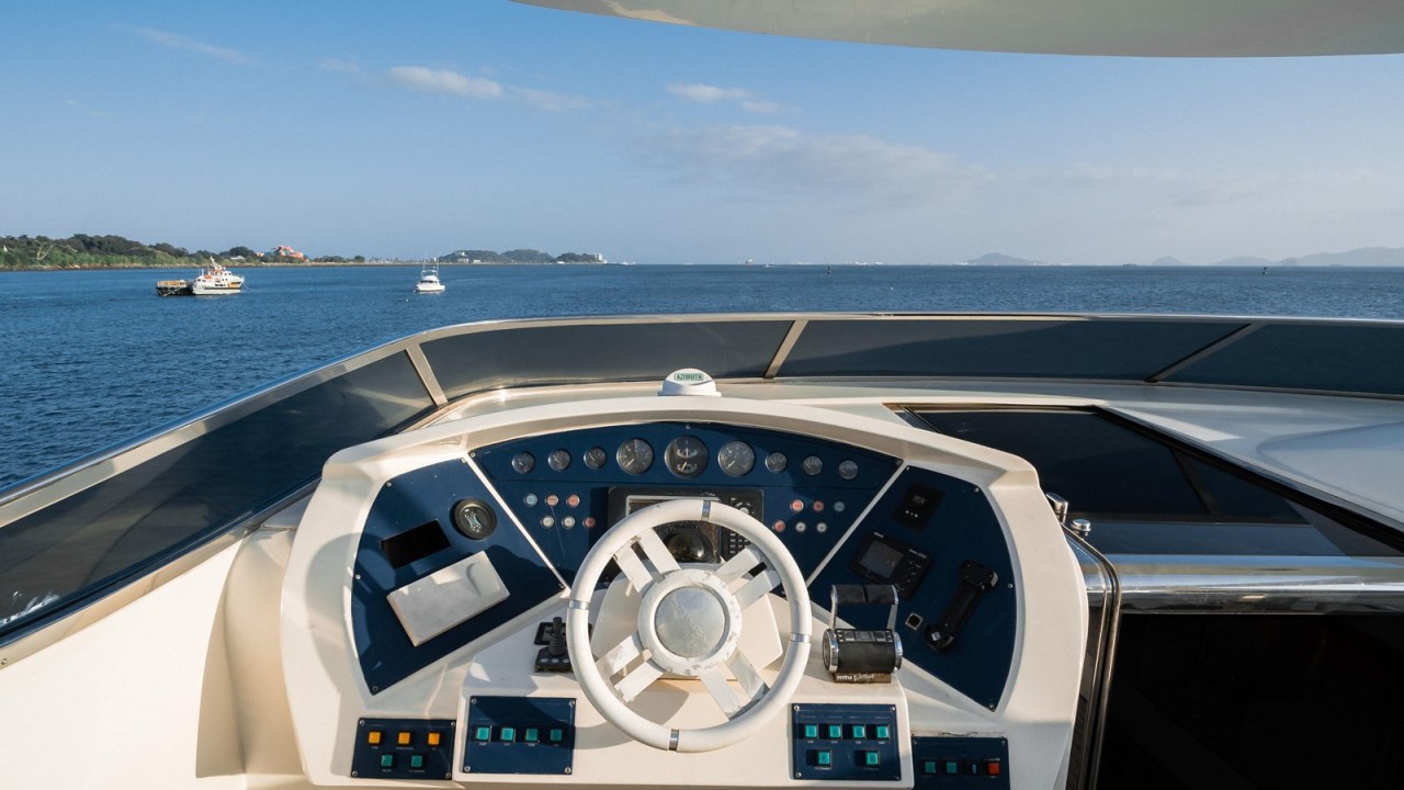 AZIMUT 105 2006
