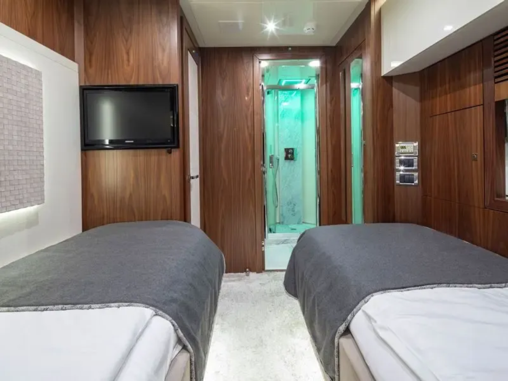 SUNSEEKER Predator 84 2009