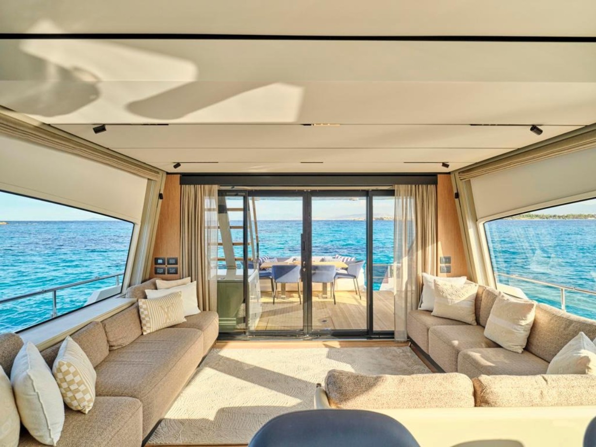 FERRETTI 72 2022