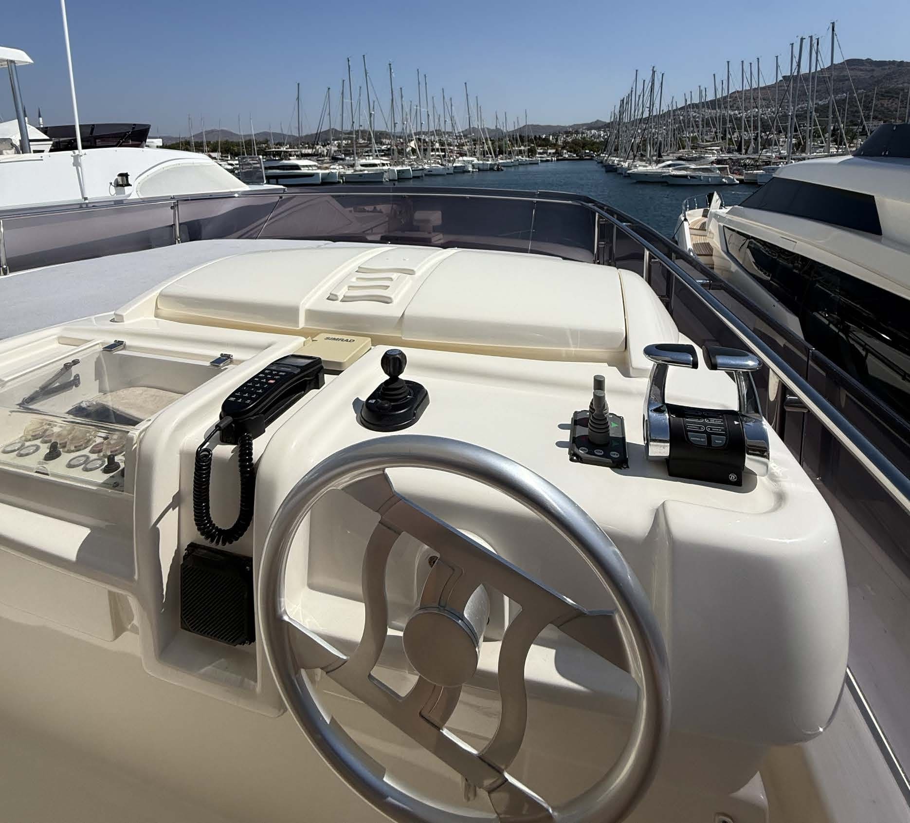 FERRETTI 720 Fly 2013