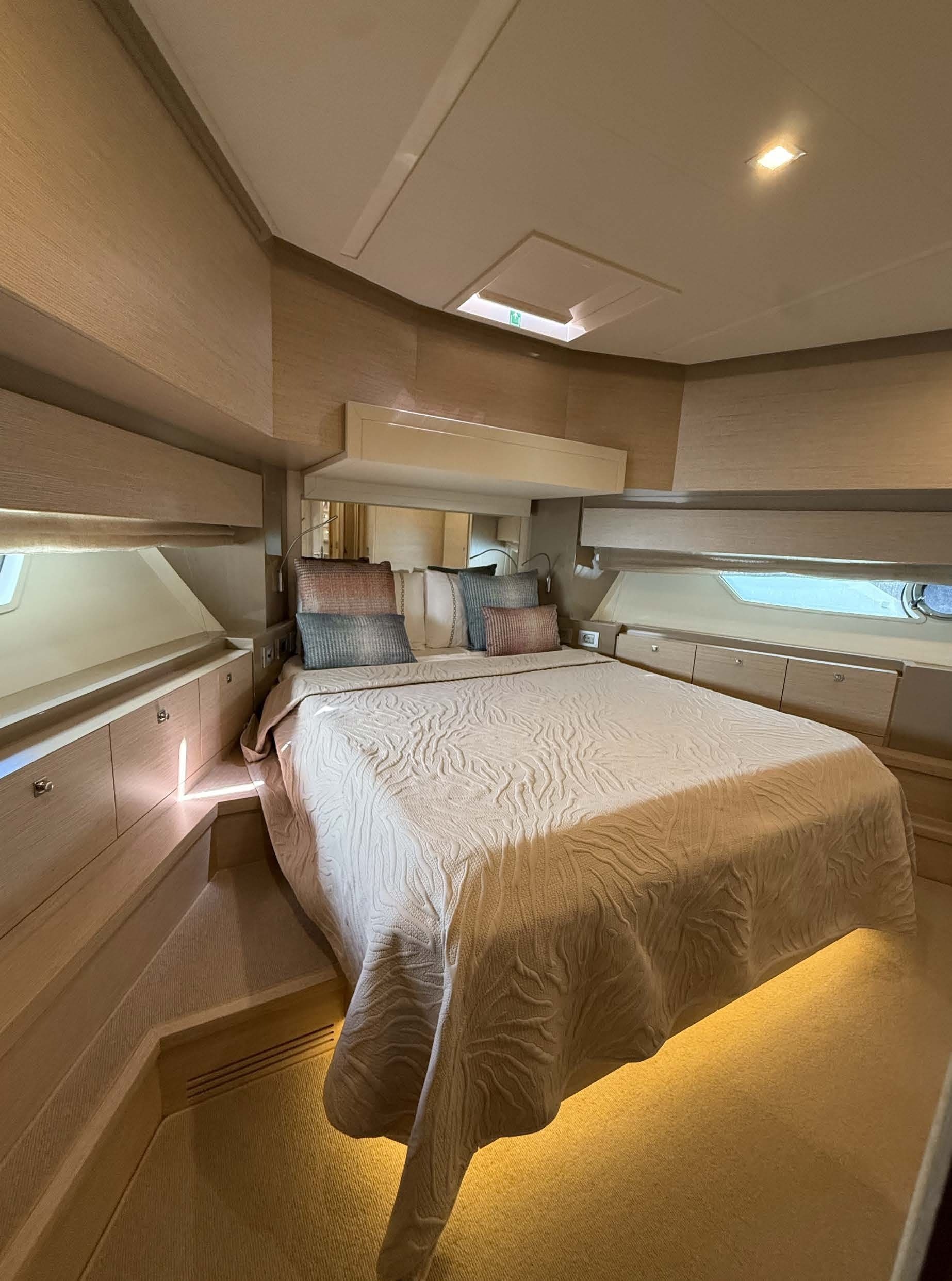 FERRETTI 720 Fly 2013