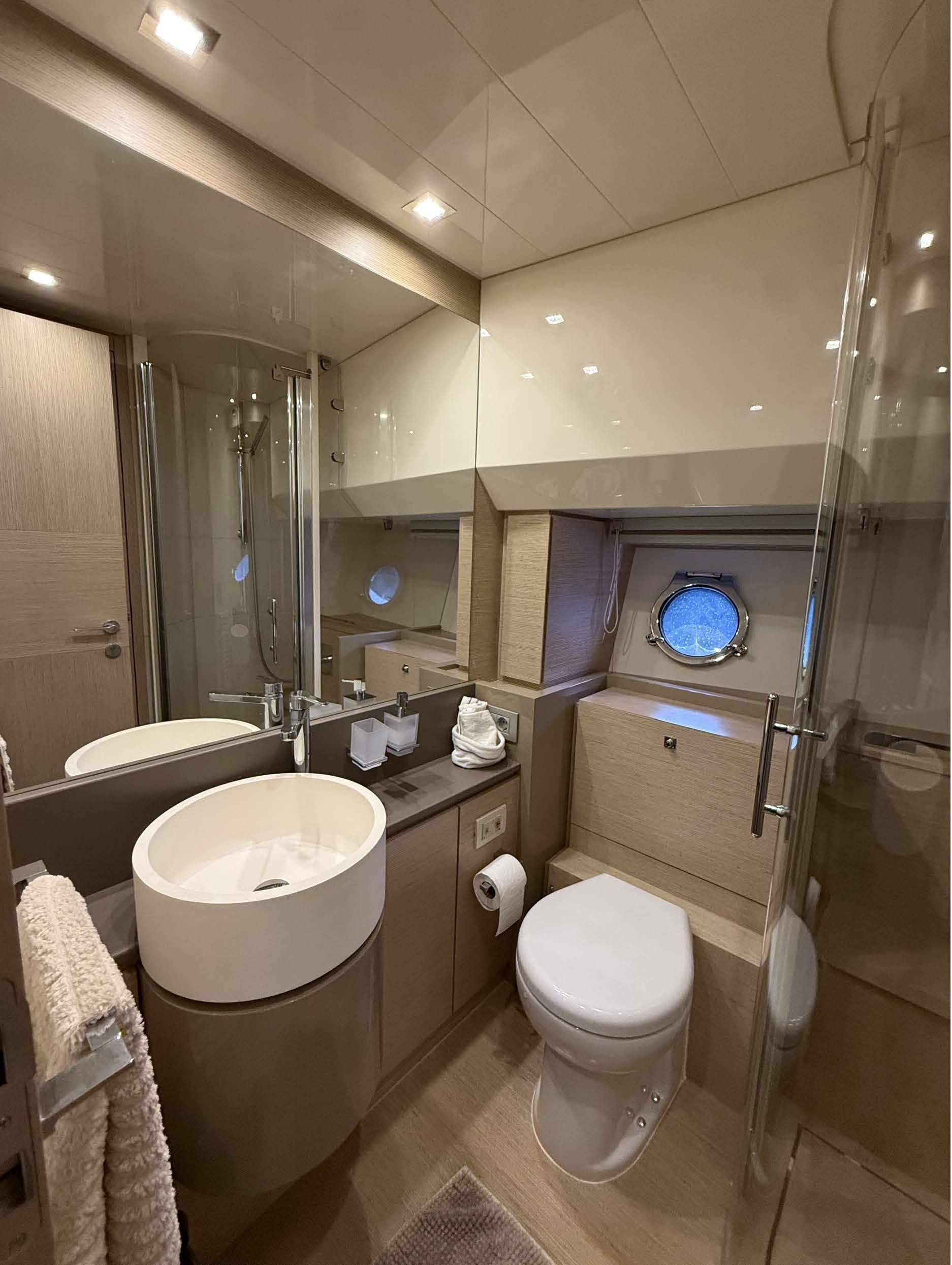 FERRETTI 720 Fly 2013