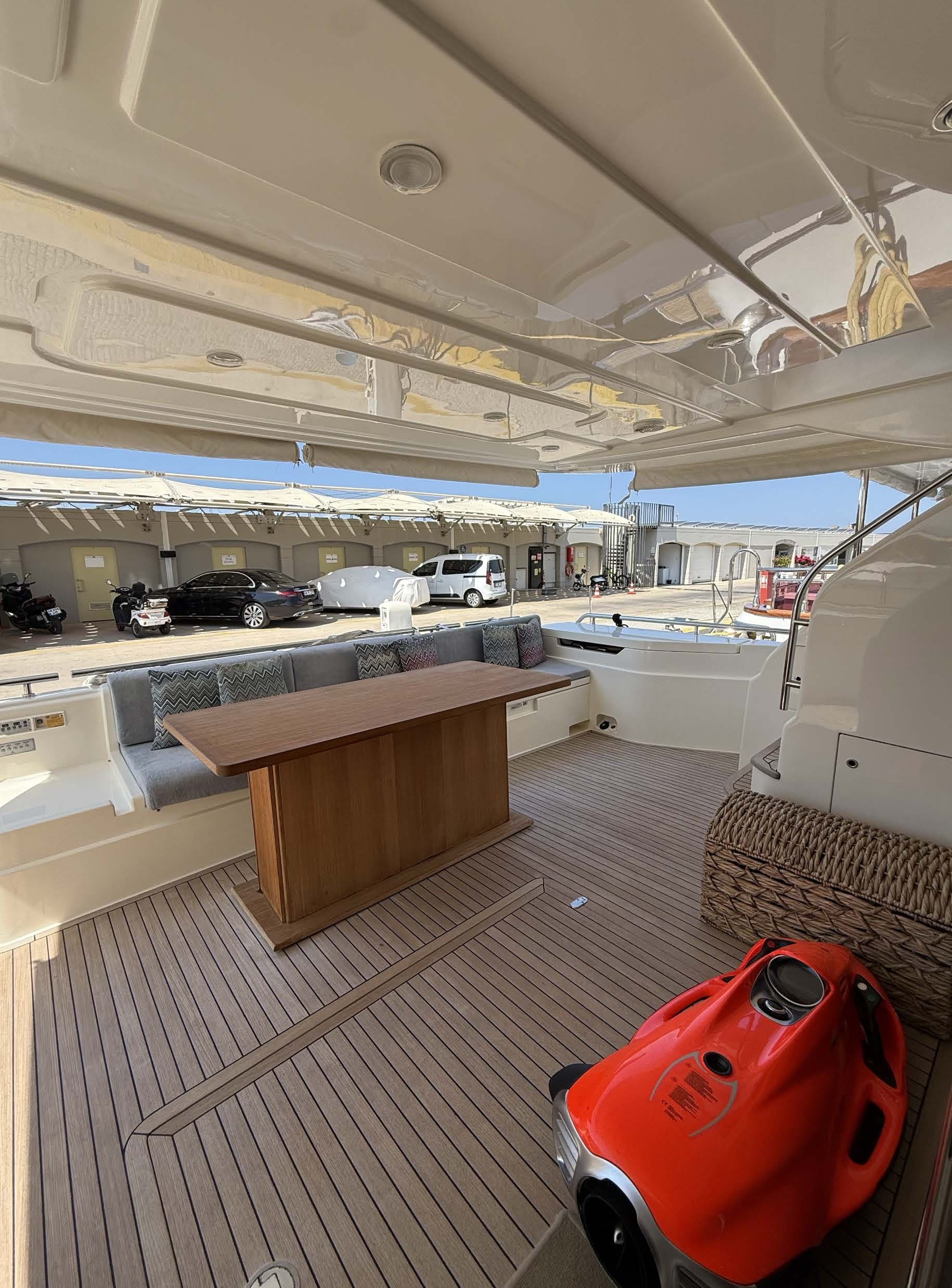 FERRETTI 720 Fly 2013