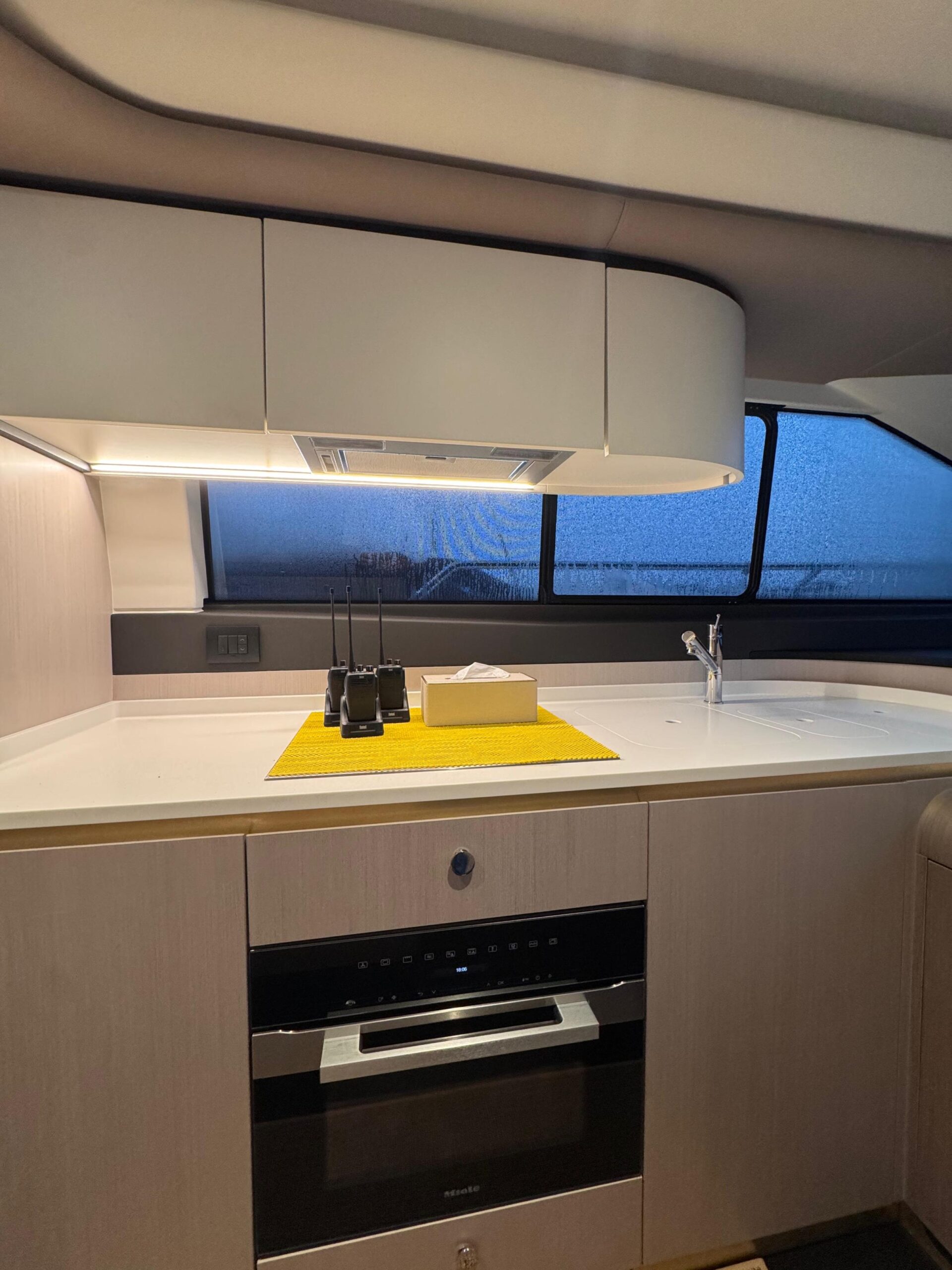 AZIMUT 60 2024