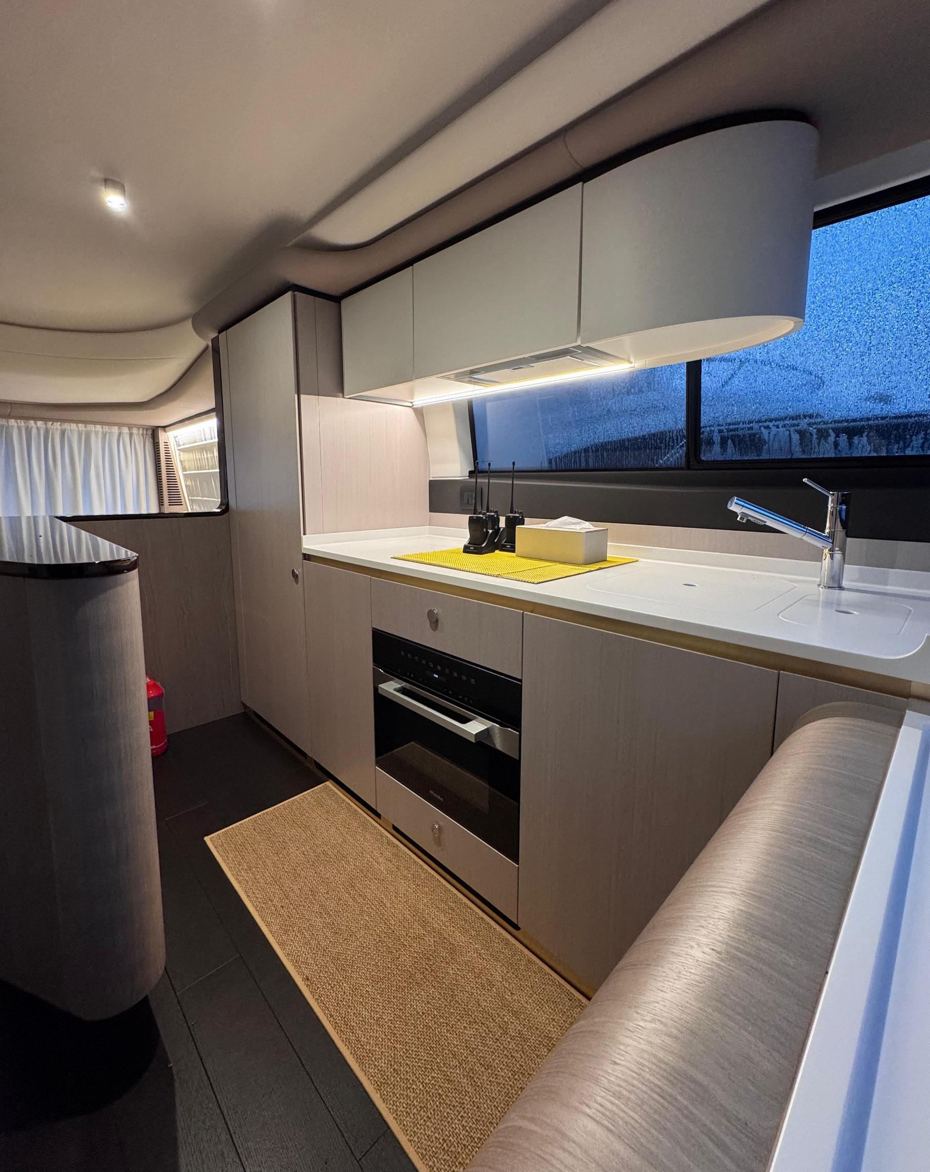 AZIMUT 60 2024