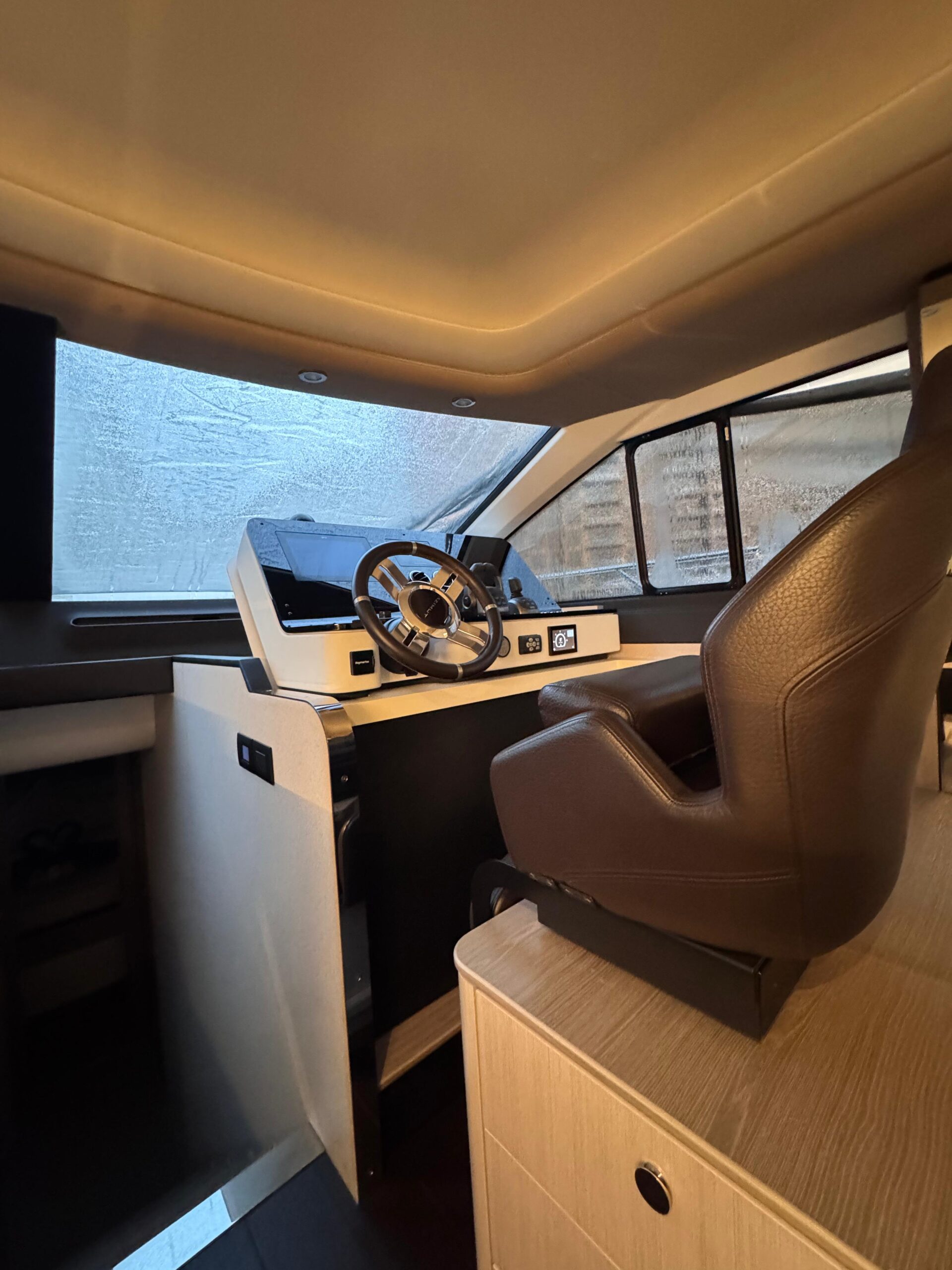 AZIMUT 60 2024