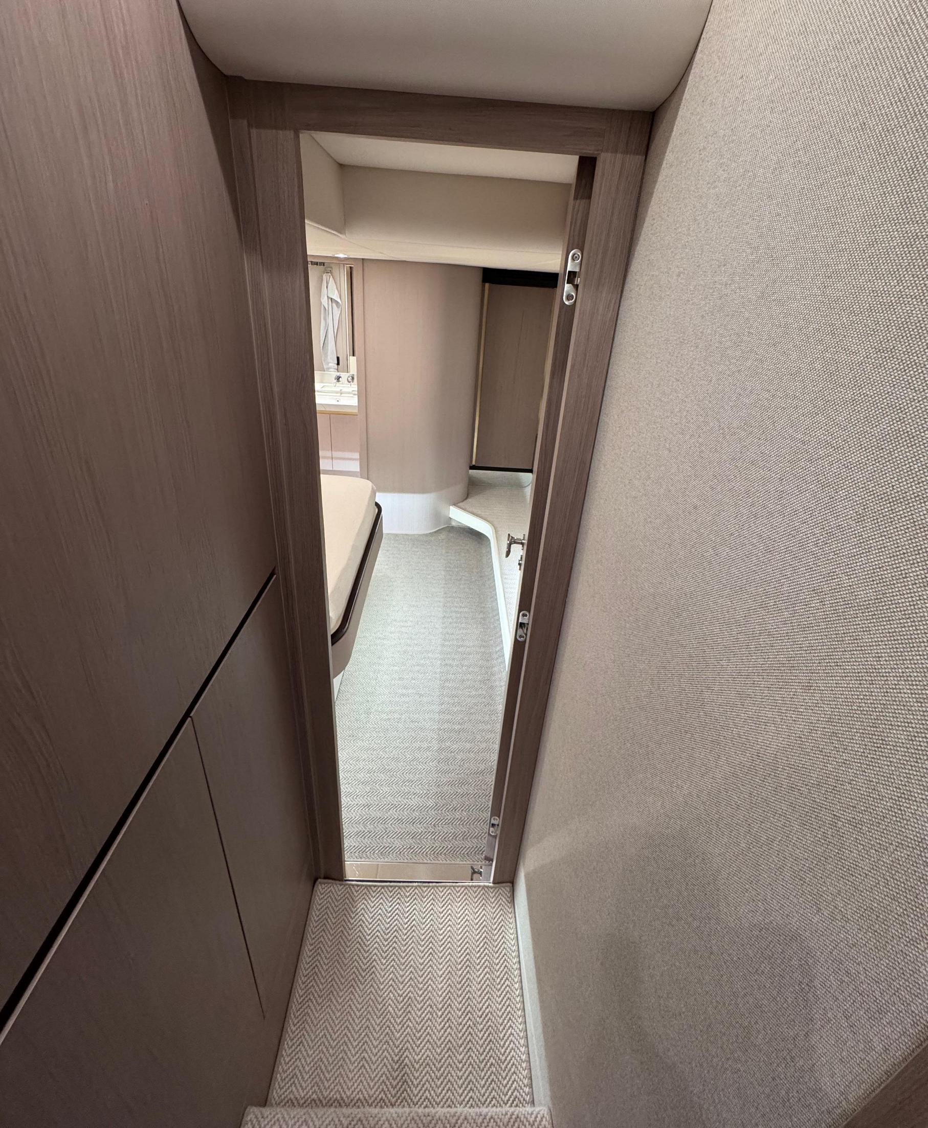 AZIMUT 60 2024