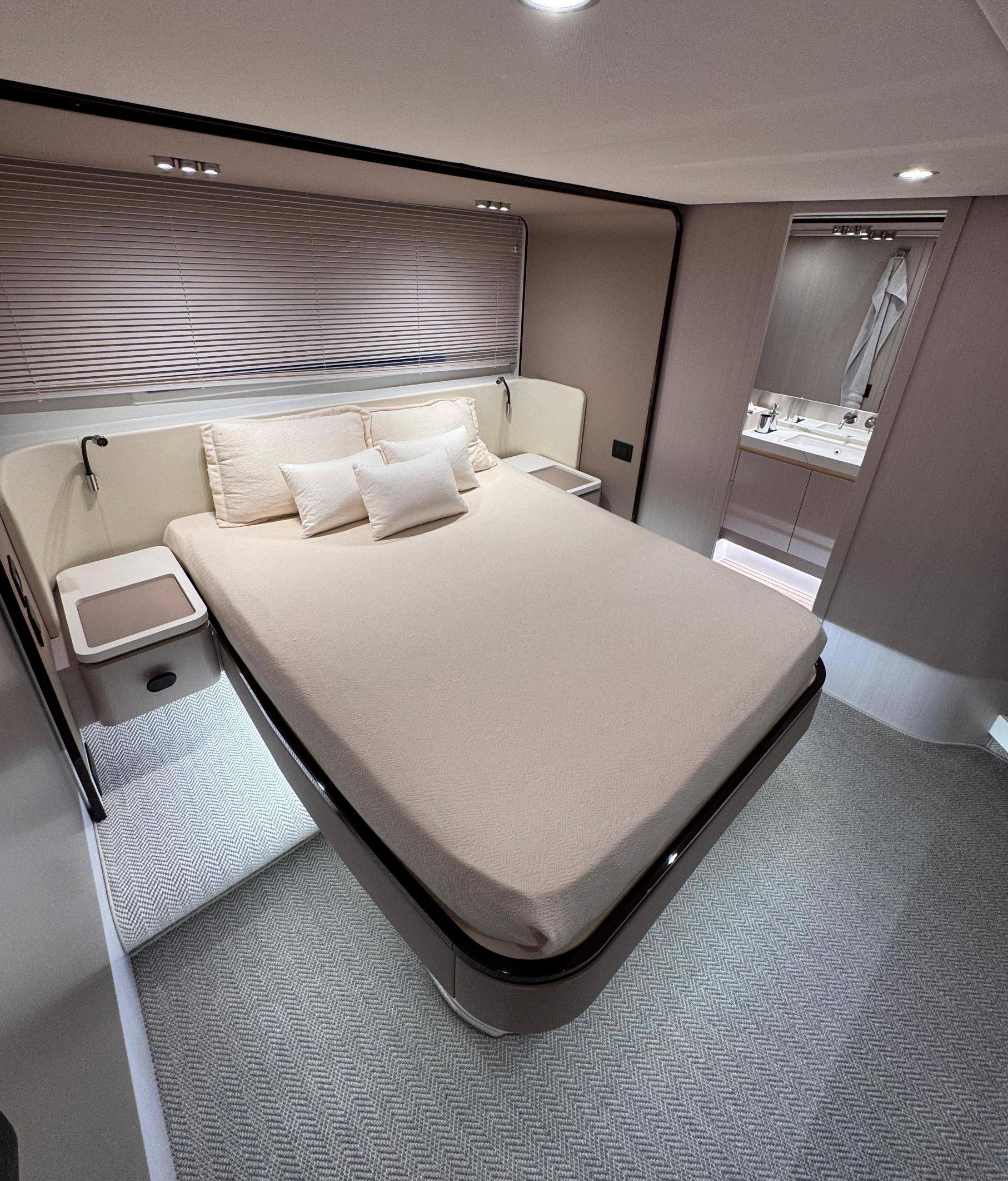 AZIMUT 60 2024