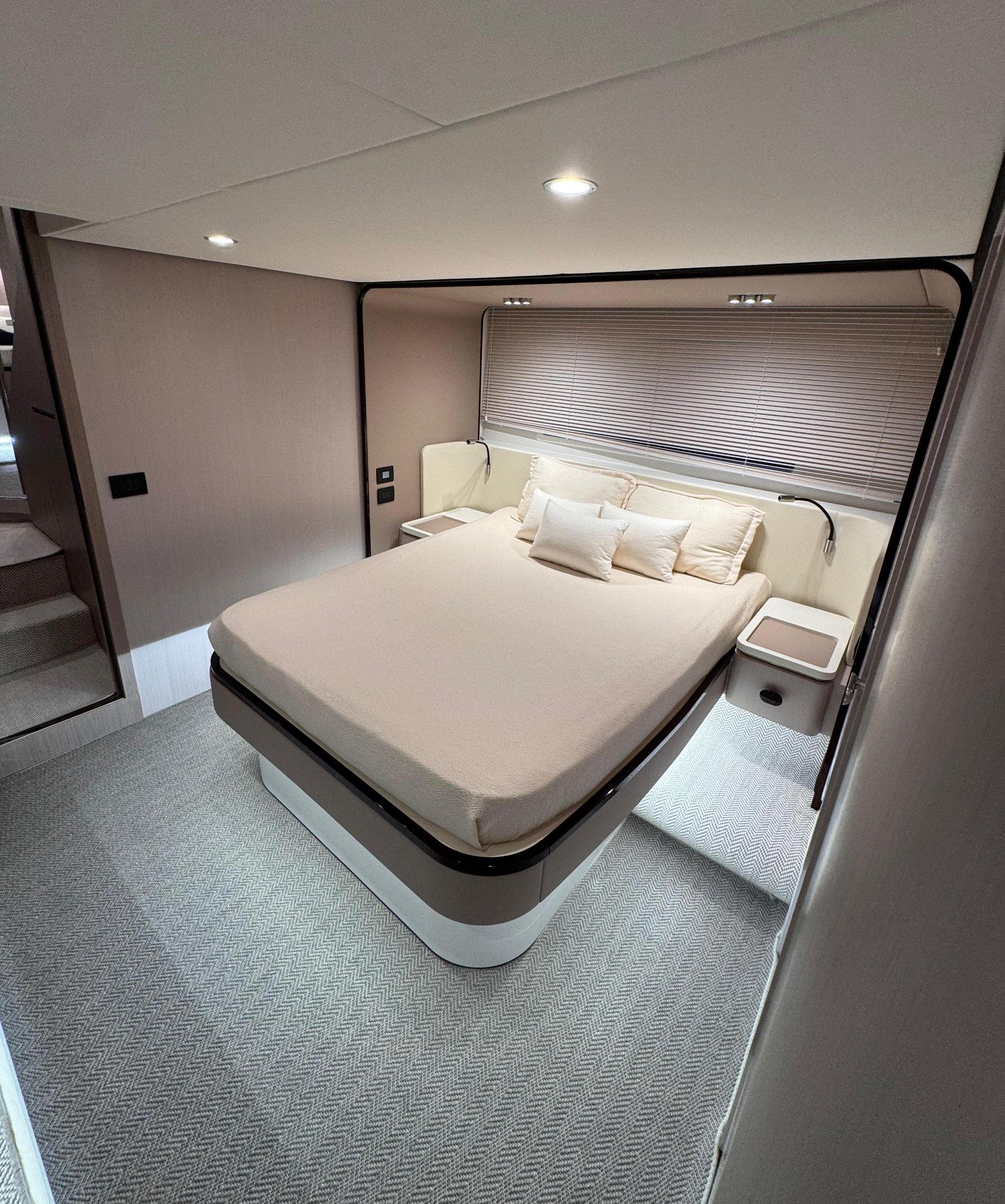 AZIMUT 60 2024