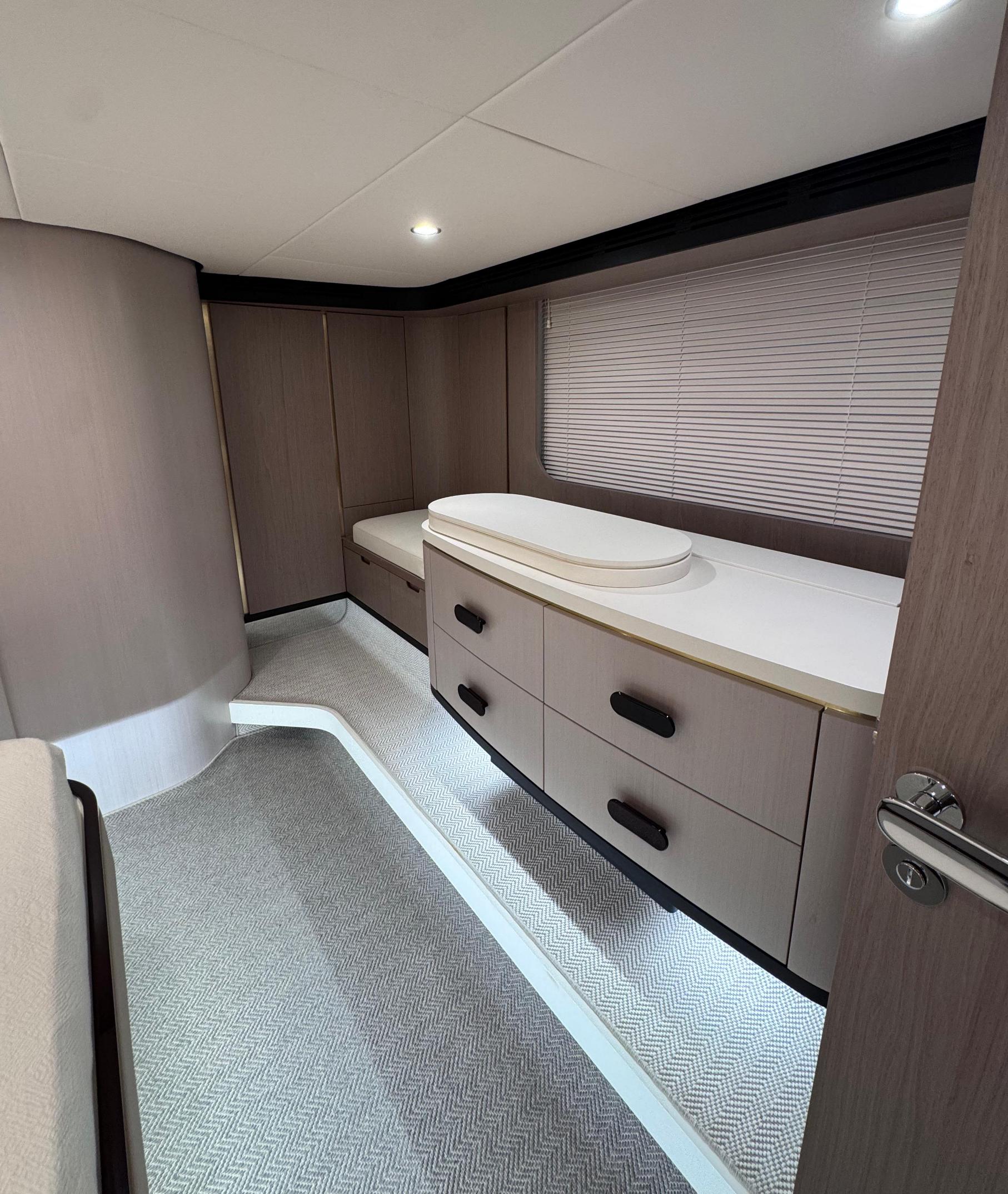 AZIMUT 60 2024