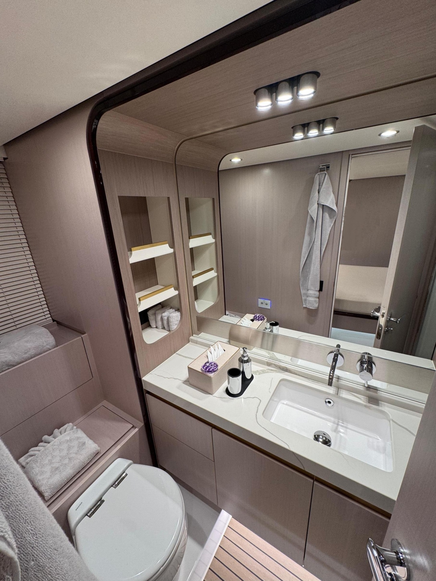 AZIMUT 60 2024