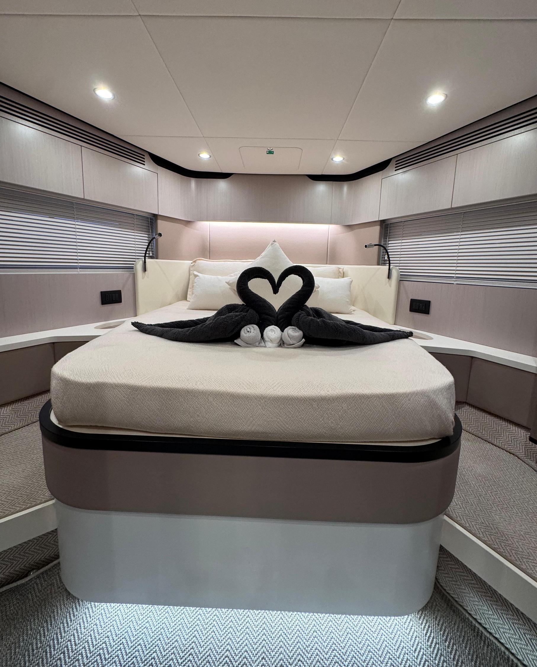 AZIMUT 60 2024