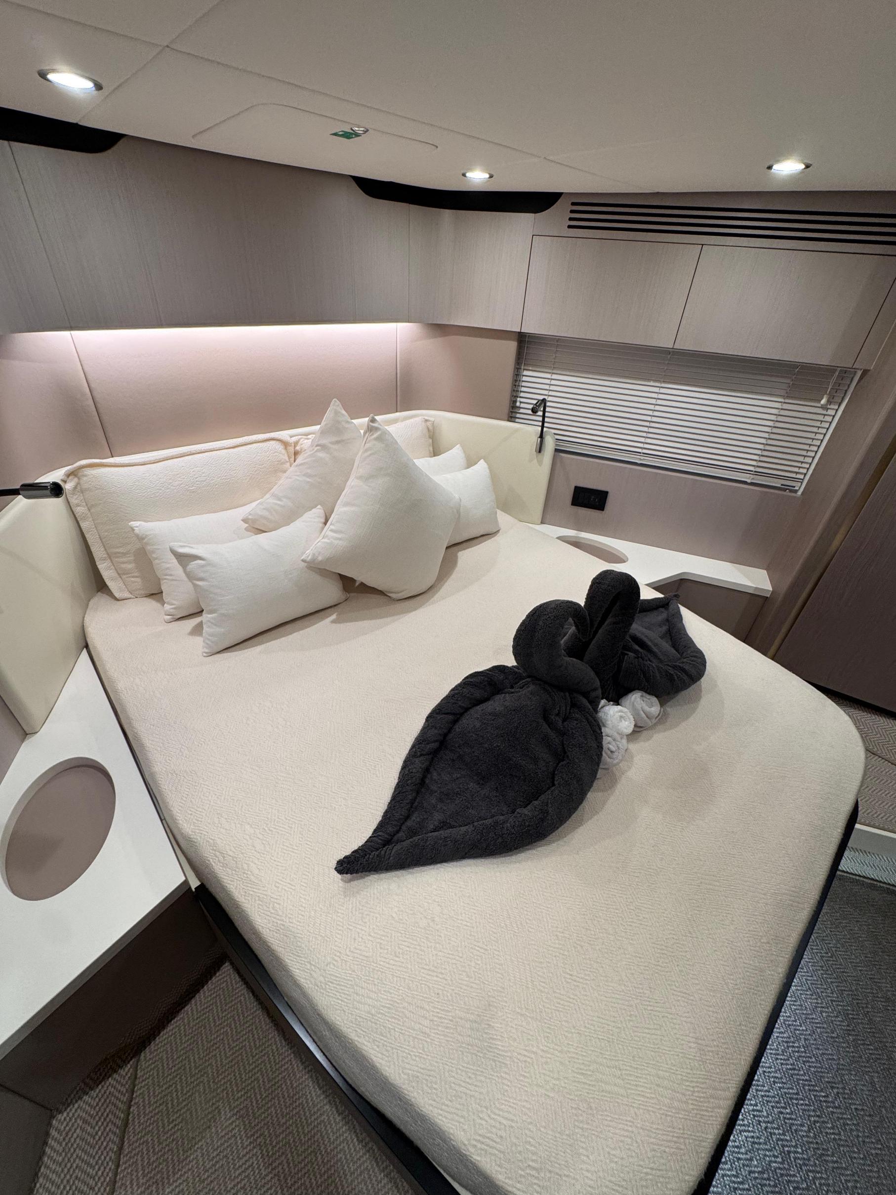 AZIMUT 60 2024