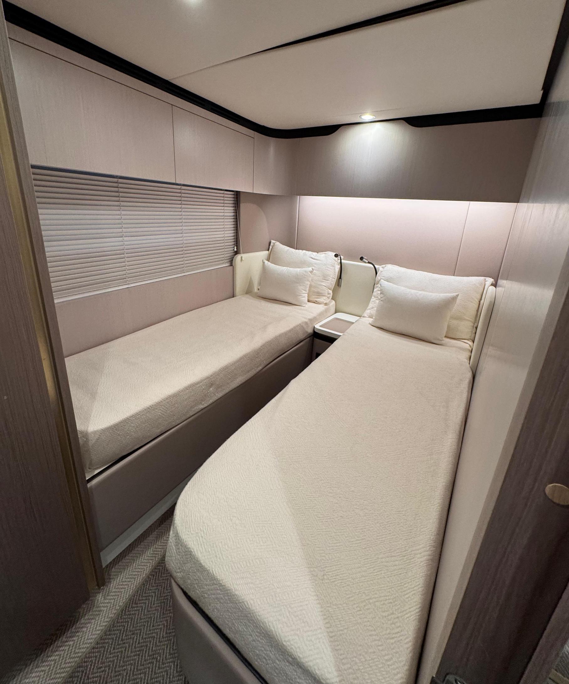 AZIMUT 60 2024