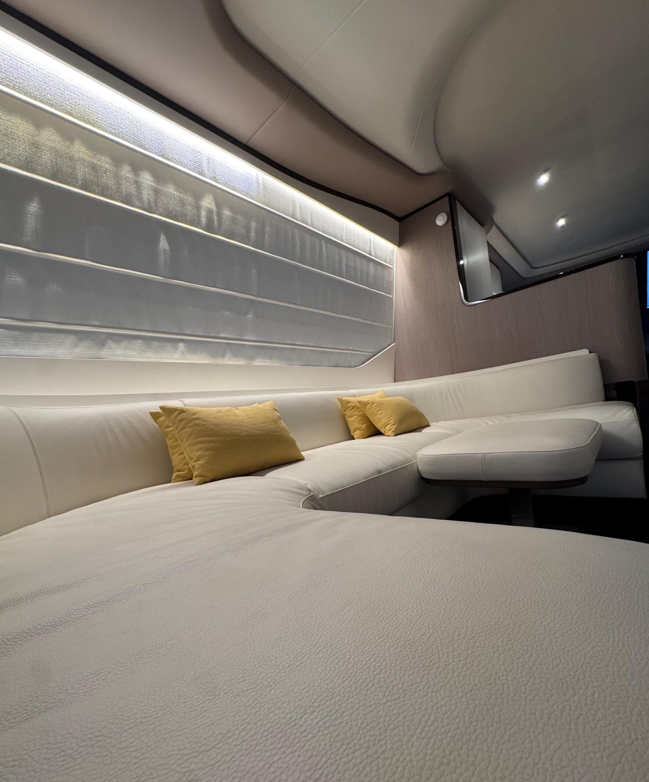 AZIMUT 60 2024