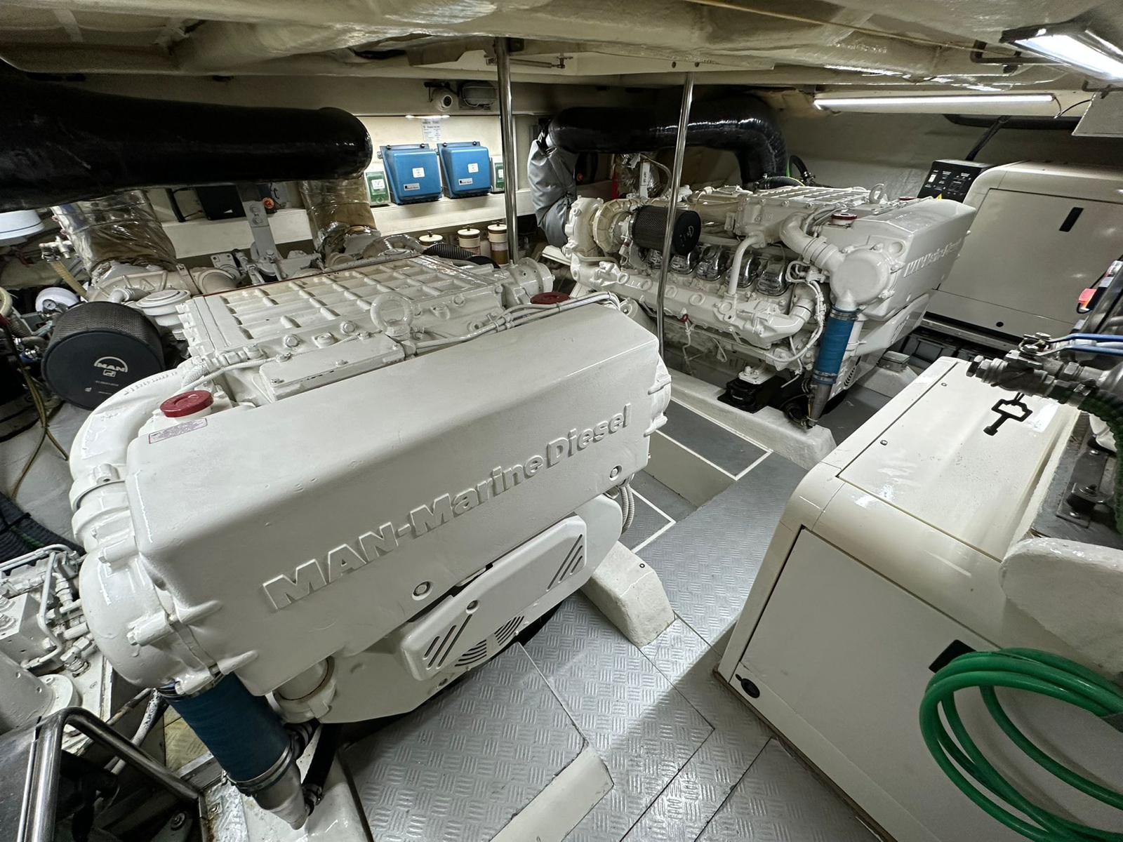 FERRETTI 680 2003
