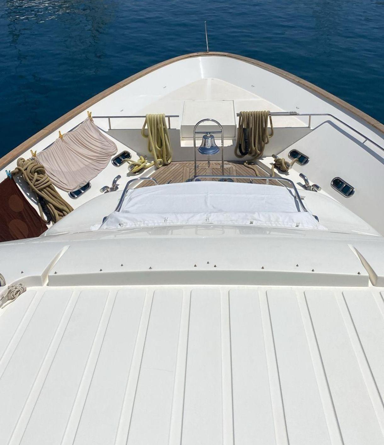 CUSTOM LINE NAVETTA 33 2010