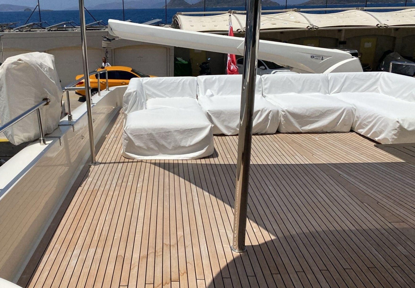 CUSTOM LINE NAVETTA 33 2010