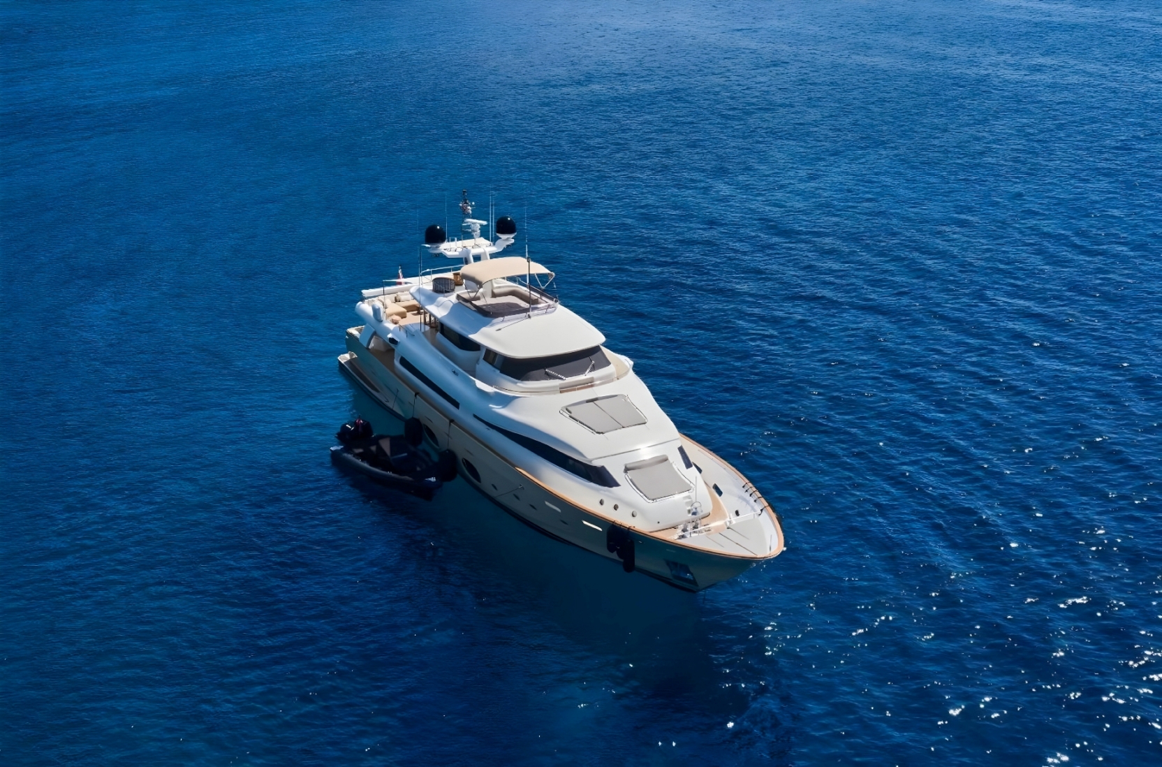 CUSTOM LINE NAVETTA 33 2010