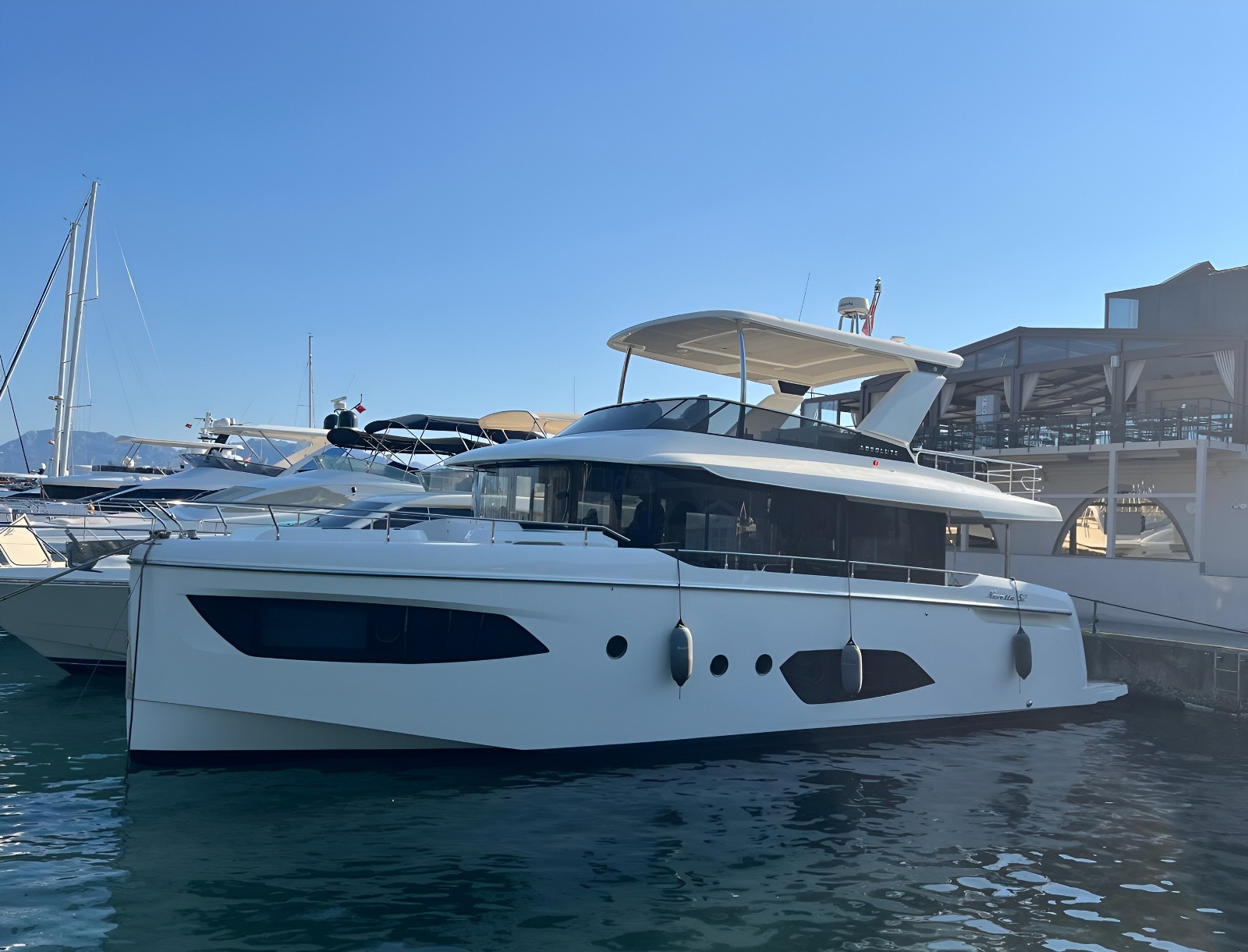 ABSOLUTE NAVETTA 52 2024