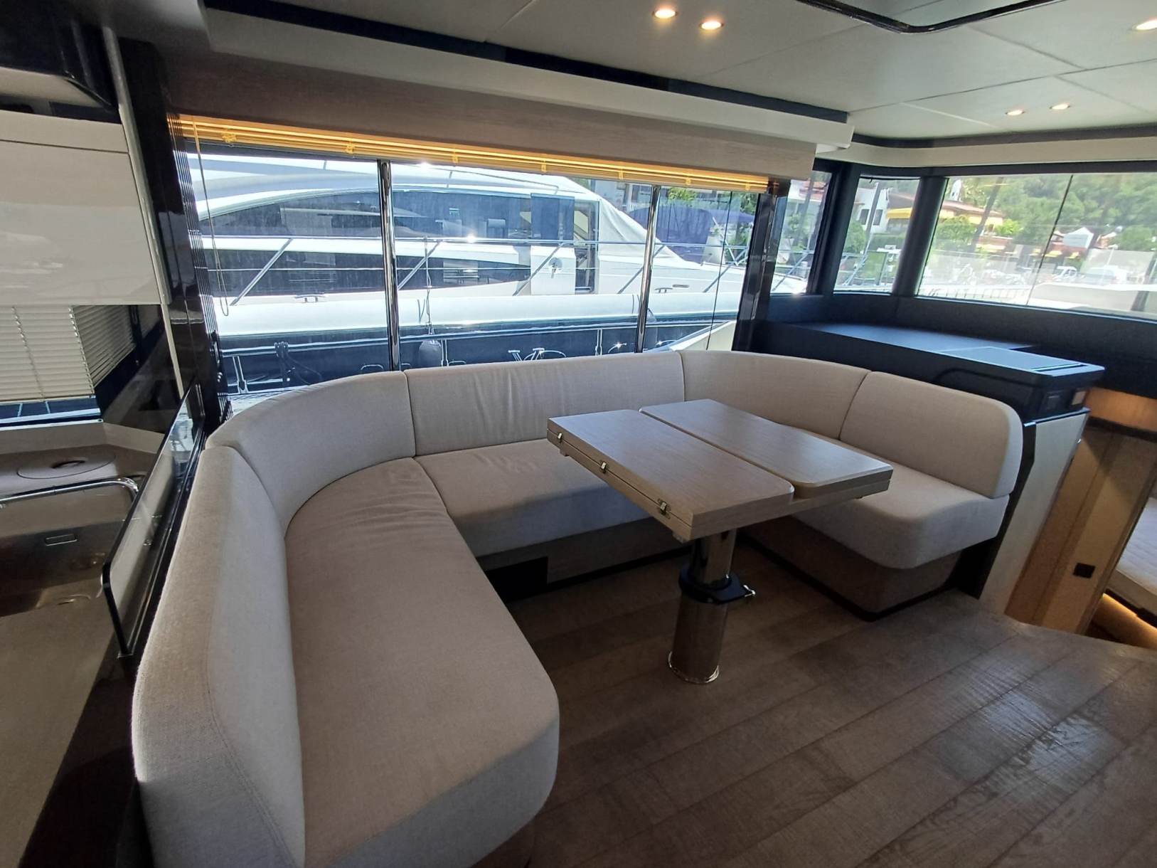 ABSOLUTE NAVETTA 52 2024