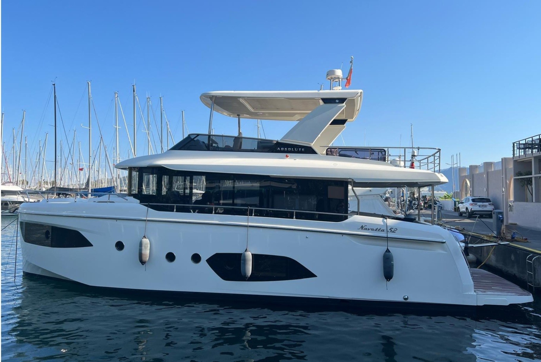 ABSOLUTE NAVETTA 52 2024