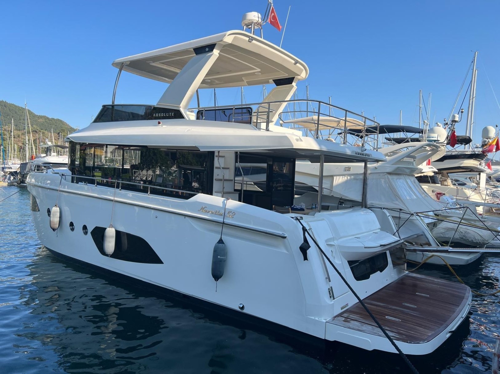 ABSOLUTE NAVETTA 52 2024